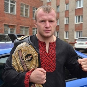 Российского бойца Шлеменко дисквалифицировали на три года за допинг