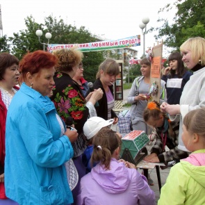 Библиотекари подарили ачинцам «Летний калейдоскоп»