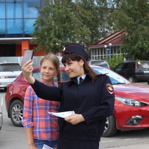Полицейские и журналисты рассказывают ачинцам о «безопасном селфи»