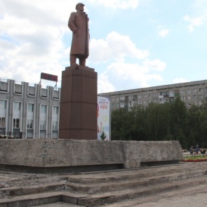 На площади 300-летия Ачинска начата реконструкция памятника В.И.Ленину
