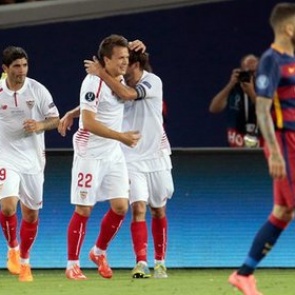 Украинец Коноплянка забил дебютный гол за «Севилью» в ворота «Барселоны»