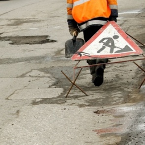 Голодовку из-за миллионных долгов по зарплате объявили дорожники Ачинска