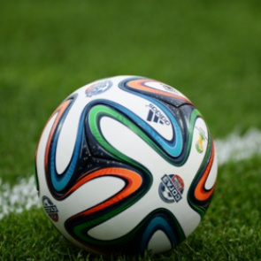 Футбольный арбитр пожизненно дисквалифицирован за ошибки в одном матче