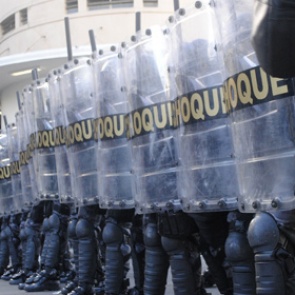 Три фаната получили более 20 лет тюрьмы за убийство болельщика унитазом