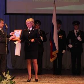 Сотрудников правоохранительных органов поздравили с профессиональным с праздником