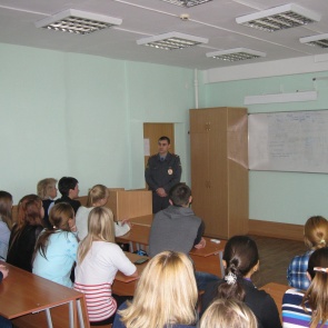 Ачинский участковый поговорил с подростками об ответственности за совершение правонарушений