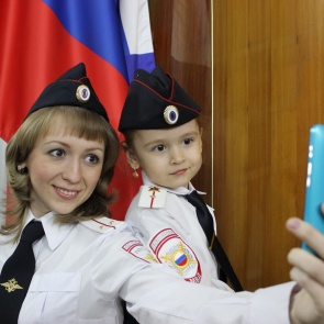 Ачинские полицейские делают «Селфи с мамой»