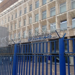 Телецентр «Останкино» обнесли колючей проволокой