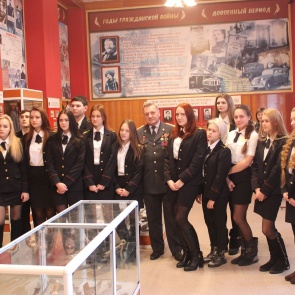 Ученики полицейского класса посетили музей ачинского ОВД