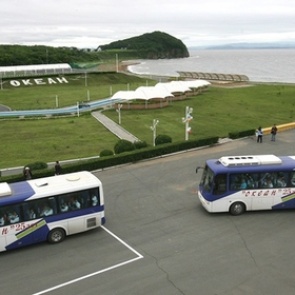 Во Владивостоке столкнулись пять автобусов с детьми