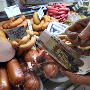 Большая часть россиян перешла на режим экономии