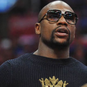 Боксер Мейвезер взял под опеку амурскую тигрицу Анну Савельевну