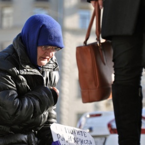 Эксперты предупредили о риске превращения в бедных половины населения России