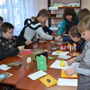 Ачинские библиотекари подарили горожанам нескучные выходные