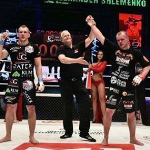 Боец Шлеменко одержал победу над Василевским раздельным решением судей