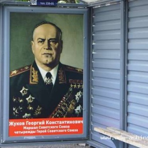 В Ачинске продолжается реставрация автобусных и трамвайных остановок