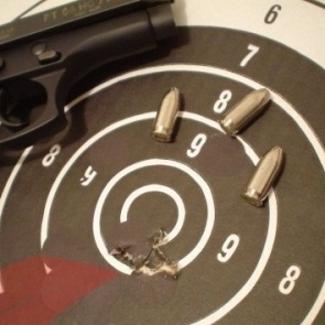 В Ачинске прошел турнир по стрельбе среди ветеранов ОВД и полицейских