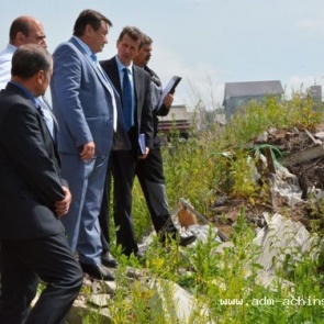 Глава города Илай Ахметов проинспектировал строительные площадки в Ачинске