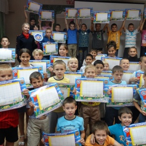 Госавтоинспекторы поздравили воспитанников детского дома с новым учебным годом