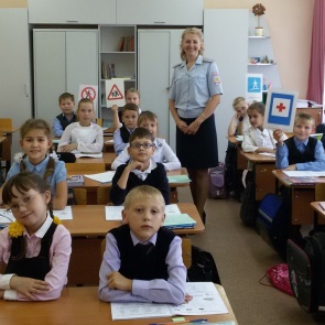 Госавтоинспекторы проводят уроки дорожной безопасности с детьми