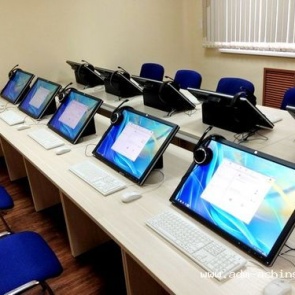 В школе №18 оснащен современный лингафонный кабинет