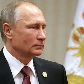 Путин поручил правительству обеспечить экономике опережающие темпы роста