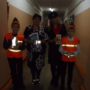 Ачинцы стали активнее использовать светоотражающие аксессуары