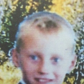 Сбежавший от пьющей матери ребенок найден и отказывается возвращаться в семью