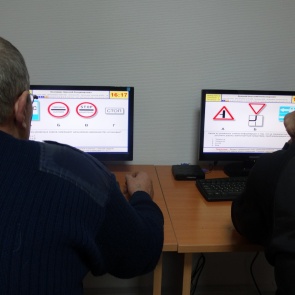 Госавтоинспекторы в Ачинске проверили водителей школьных автобусов