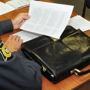 Отчима обвинили в 25 случаях насилия над маленькими падчерицами