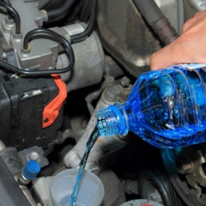 Под видом «незамерзайки» в Красноярск хотели ввезти 50 тысяч литров подозрительного спирта