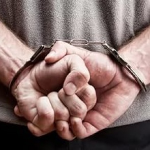 В Ачинске полицейские задержали подозреваемого в серии краж