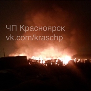 «Кто-то удачно починился»: в Красноярске сгорел автосервис с машинами