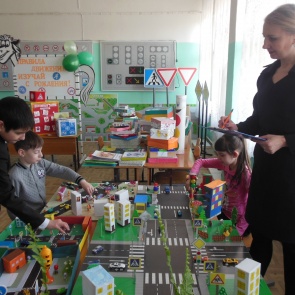 Госавтоинспекторы отметили лучшие семейные творческие работы по ПДД