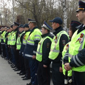Дорожные полицейские в Ачинске присоединились ко Всероссийской акции «Георгиевская ленточка»