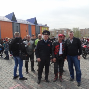 Автоинспекторы в Ачинске вместе с байкерами открыли мотосезон-2017