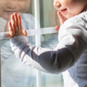 Сотрудники полиции в Ачинске вернули родителям пропавшего ребенка