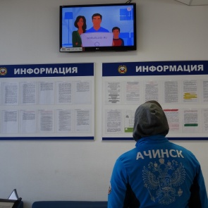 Сотрудники отдела по вопросам миграции МО МВД России «Ачинский» провели «День государственной электронной услуги»