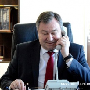 Работа прямой телефонной линии главы города продолжается