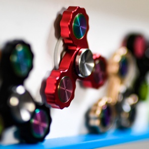 Роспотребнадзор признал спиннеры не влияющими на детскую психику