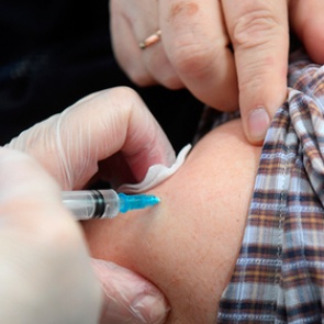 Минздрав отказался от идеи штрафовать родителей за отказ от вакцинации детей