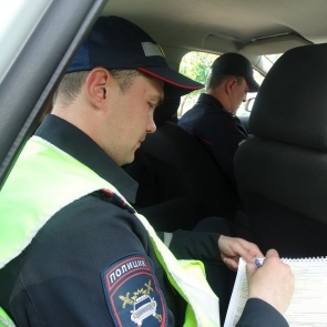 Автоинспекторы снова смогут проверять водителей на любом участке дороги