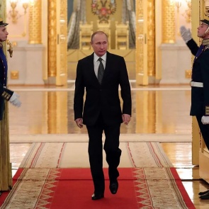 Путин в «царском мундире» и c головой Трампа возбудил соцсети