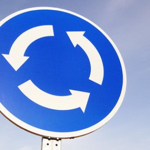 В России вступили в силу новые правила проезда круговых перекрестков