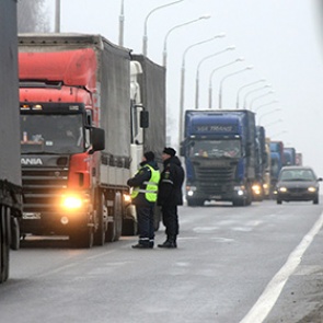 Пограничники перехватили шедшие в Россию две тонны насвая
