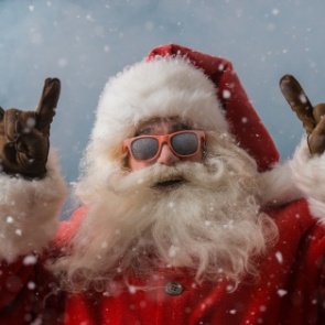 У российского Деда Мороза попросили «не затюканных» женихов и металлоискатель