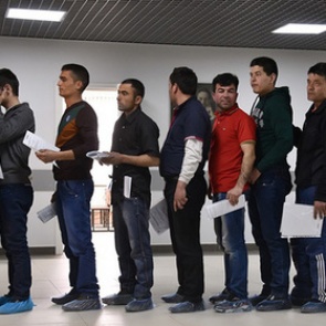 Россия вошла в лидеры по числу мигрантов