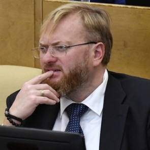 Милонов предложил обязать магазины прятать алкоголь