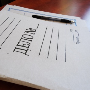 Ачинские полицейские задержали жительницу Назарово, подозреваемую в самоуправстве