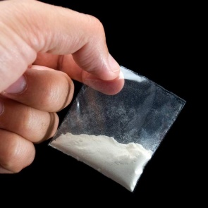 Сотрудники полиции в Красноярском крае задержали мужчину подозреваемого в закладках синтетического наркотика